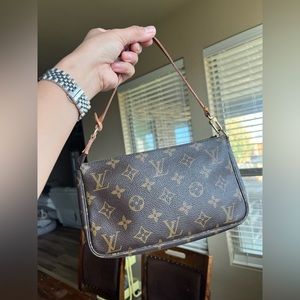 Authenticat Louis Vuitton Pochette Accessories